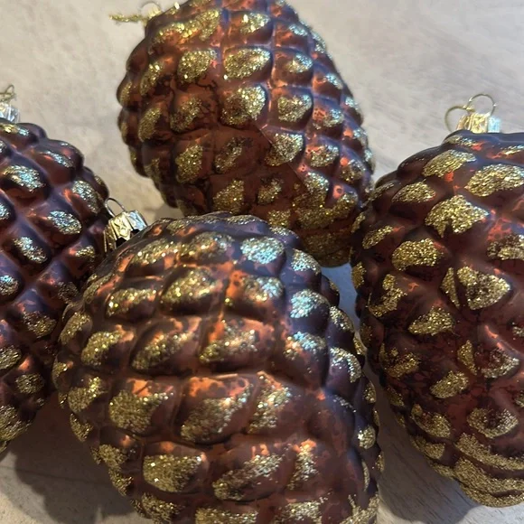 4 Large Pinecone Ornaments - Picture 2 of 8